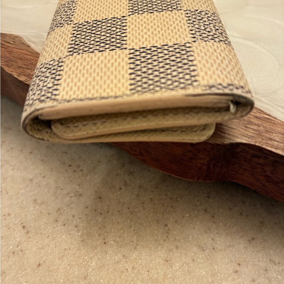 Louis Vuitton Damier Azur Multicles 4 Key Holder - Picture 7 of 13